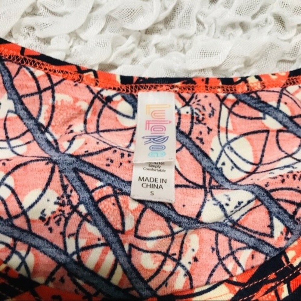 LuLaRoe Orange top  Geometric print short sleeves long top size S - Picture 2 of 8